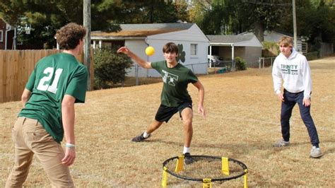 Spikeball: Experience Fast-Paced Volleyball Action and Test Your Reaction Time!